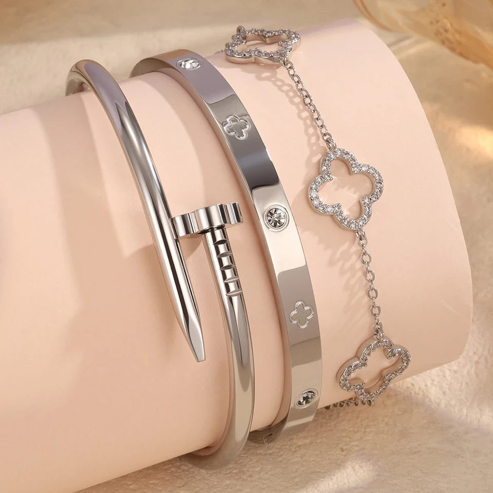 Gold Plated Zircon Flower Bangle