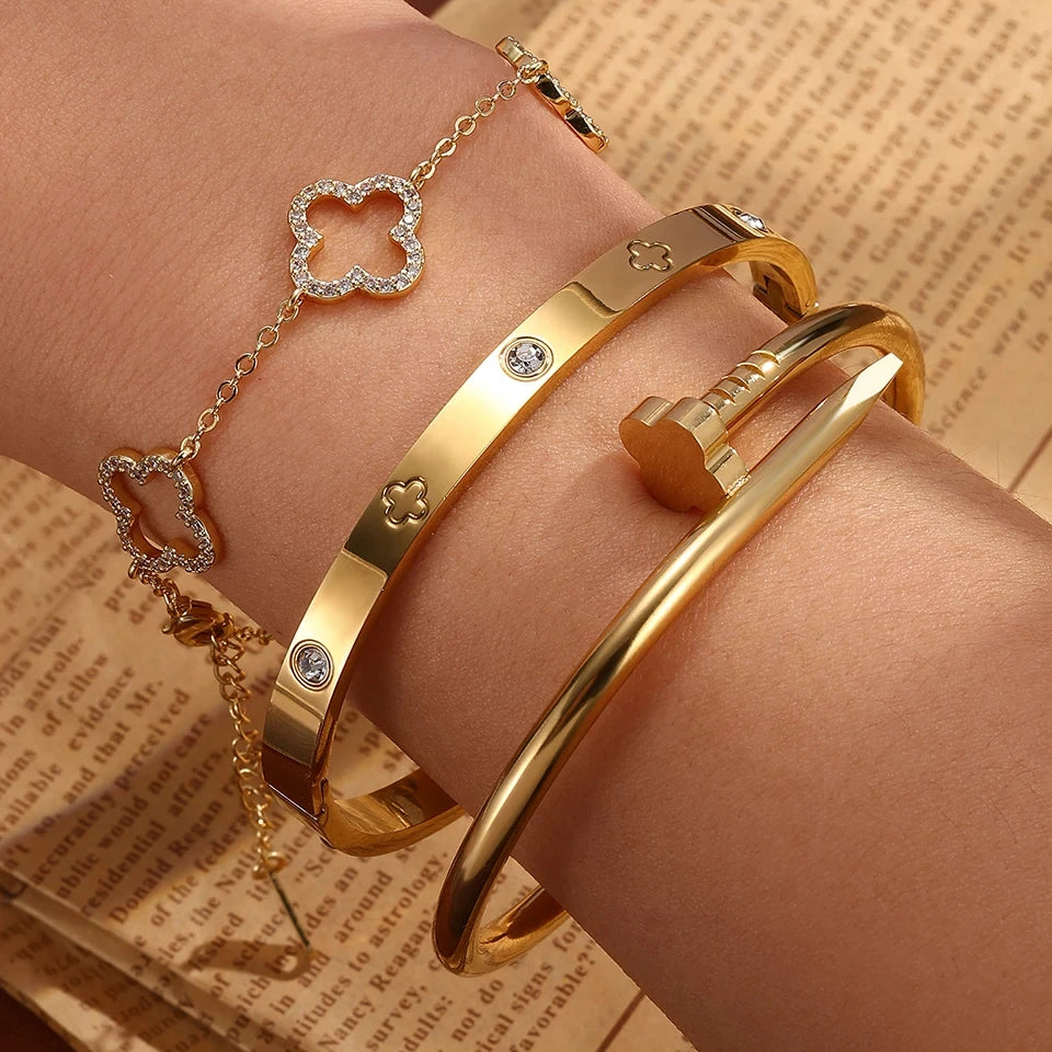 Gold Plated Zircon Flower Bangle